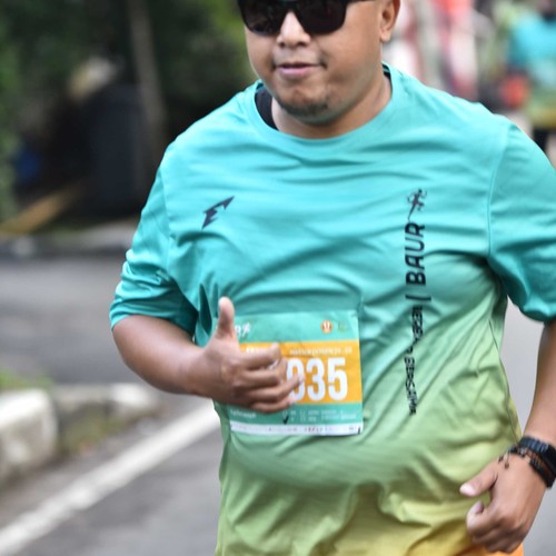 Race photo from BAUR RUN 2025