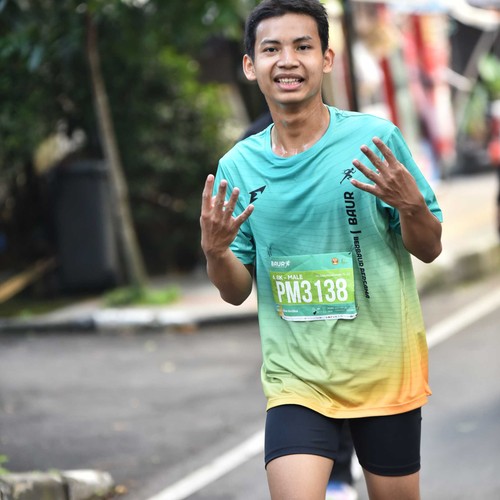 Race photo from BAUR RUN 2025
