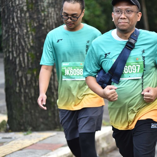 Race photo from BAUR RUN 2025