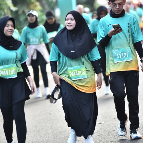 Race photo from BAUR RUN 2025