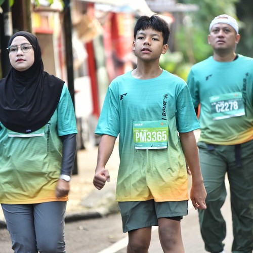 Race photo from BAUR RUN 2025