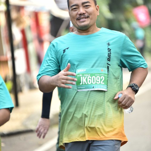 Race photo from BAUR RUN 2025