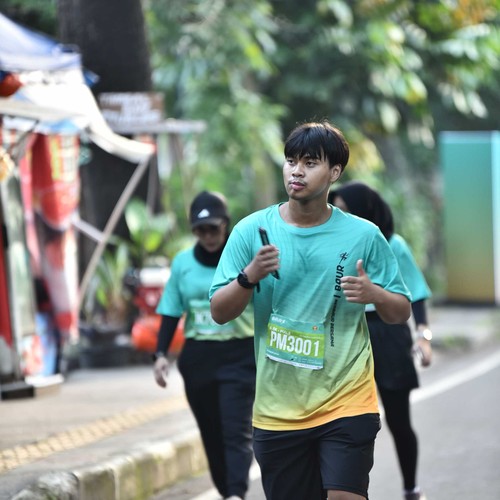 Race photo from BAUR RUN 2025