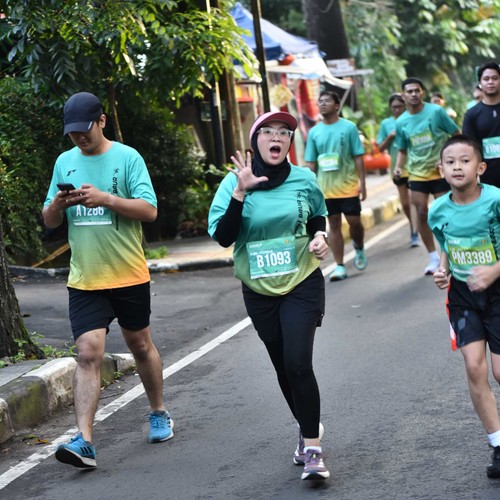 Race photo from BAUR RUN 2025