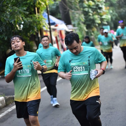 Race photo from BAUR RUN 2025