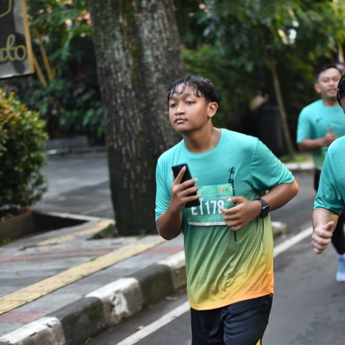 Race photo from BAUR RUN 2025