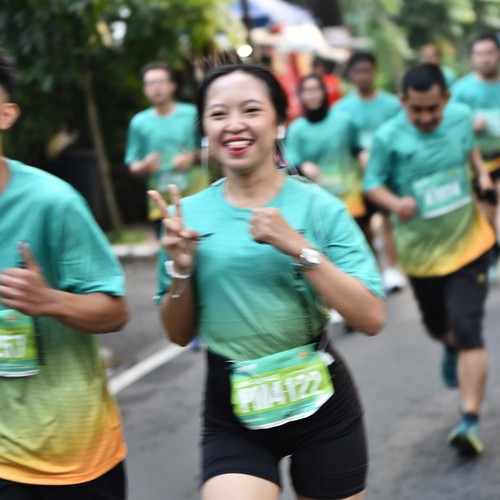 Race photo from BAUR RUN 2025