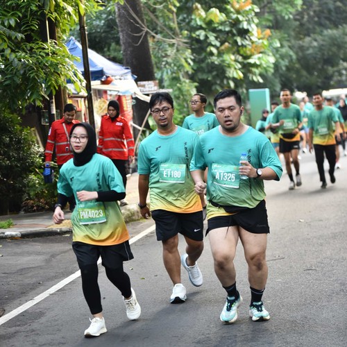 Race photo from BAUR RUN 2025