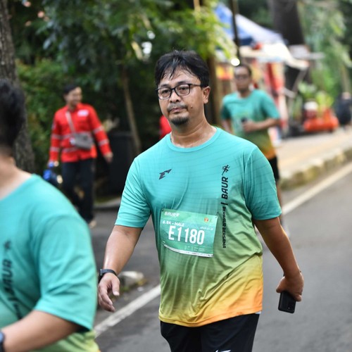 Race photo from BAUR RUN 2025