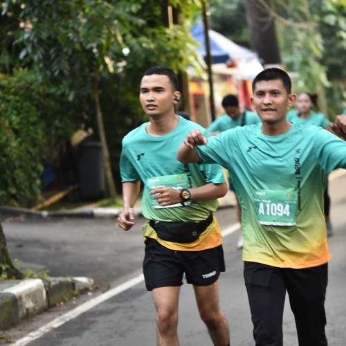 Race photo from BAUR RUN 2025
