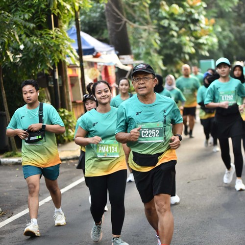 Race photo from BAUR RUN 2025