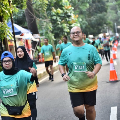 Race photo from BAUR RUN 2025