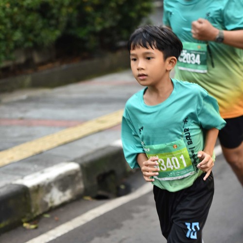 Race photo from BAUR RUN 2025