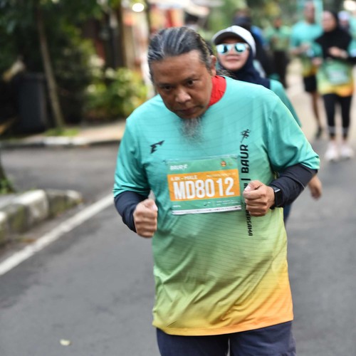 Race photo from BAUR RUN 2025