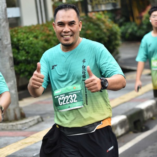 Race photo from BAUR RUN 2025