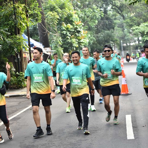 Race photo from BAUR RUN 2025