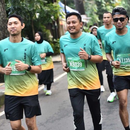 Race photo from BAUR RUN 2025
