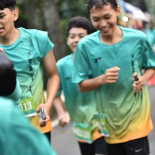 Race photo from BAUR RUN 2025