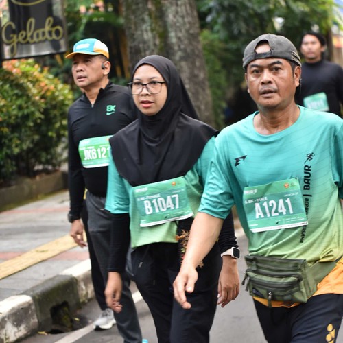 Race photo from BAUR RUN 2025