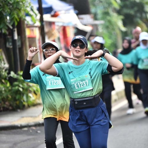 Race photo from BAUR RUN 2025