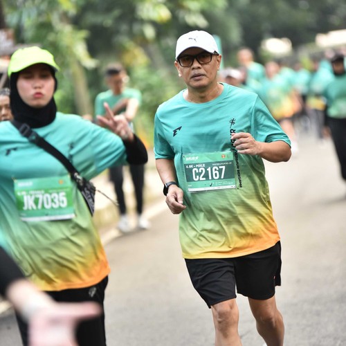 Race photo from BAUR RUN 2025