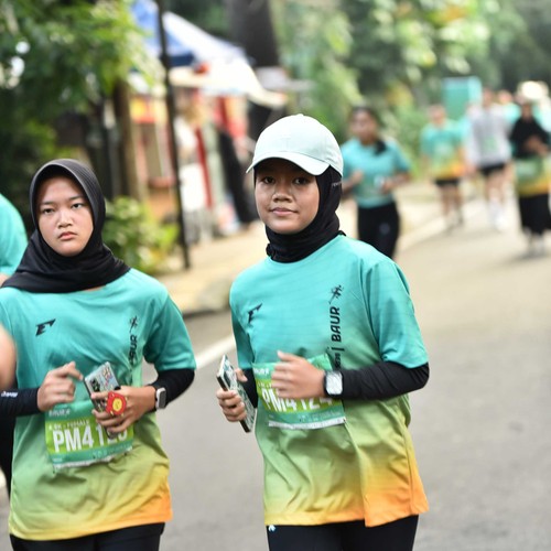 Race photo from BAUR RUN 2025