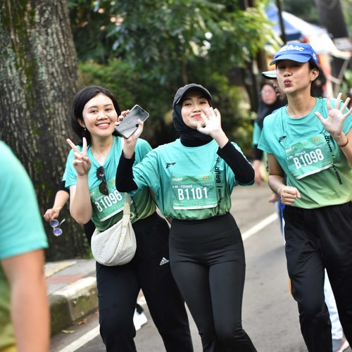 Race photo from BAUR RUN 2025