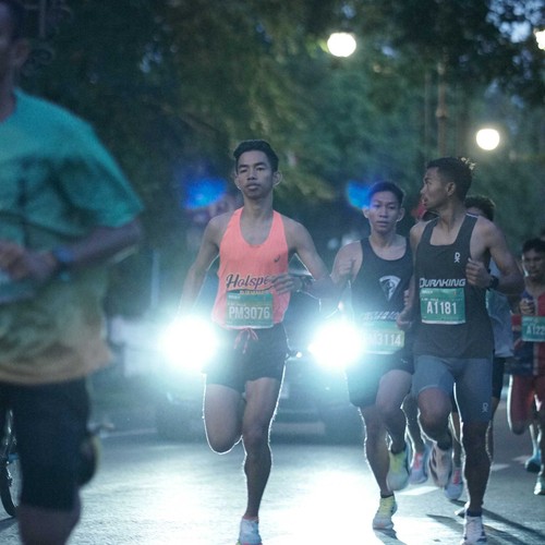Race photo from BAUR RUN 2025