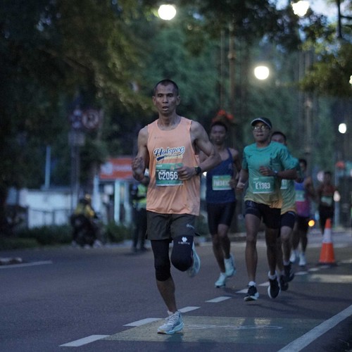 Race photo from BAUR RUN 2025