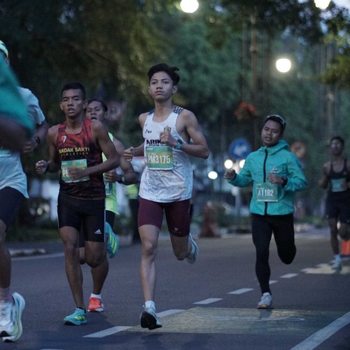 Race photo from BAUR RUN 2025