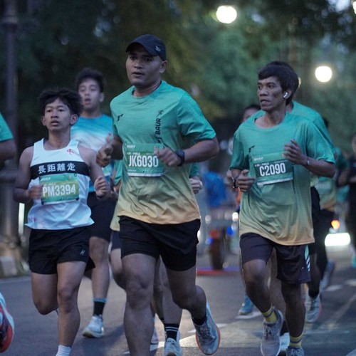 Race photo from BAUR RUN 2025