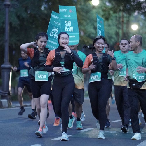 Race photo from BAUR RUN 2025