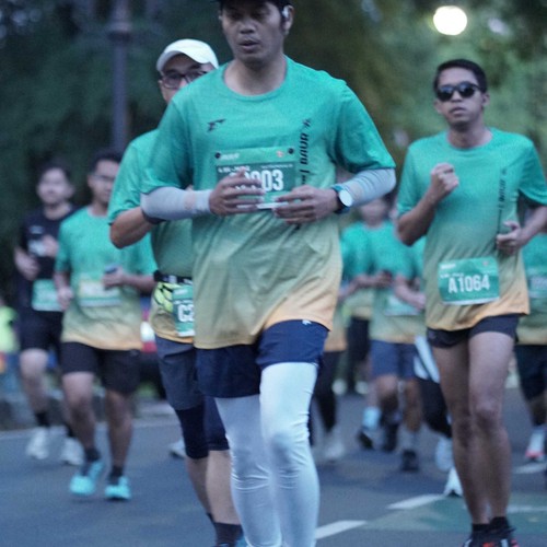 Race photo from BAUR RUN 2025