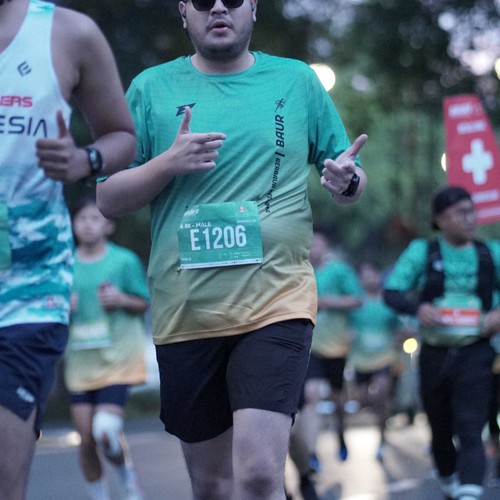 Race photo from BAUR RUN 2025