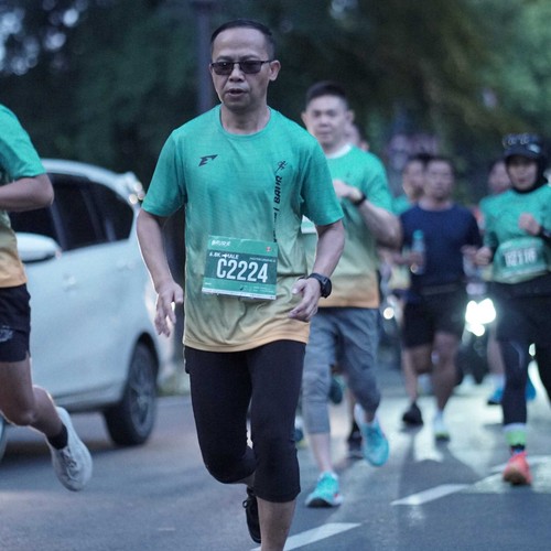 Race photo from BAUR RUN 2025
