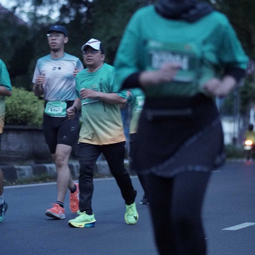 Race photo from BAUR RUN 2025