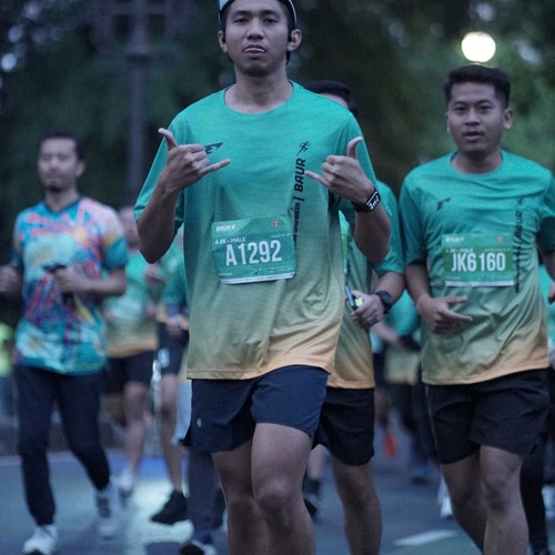 Race photo from BAUR RUN 2025