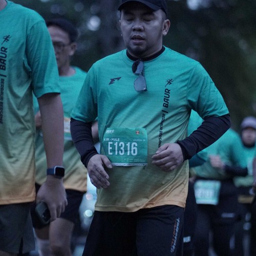 Race photo from BAUR RUN 2025