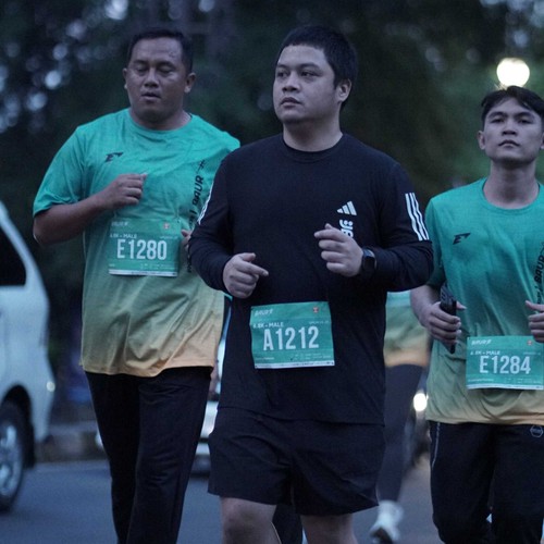 Race photo from BAUR RUN 2025