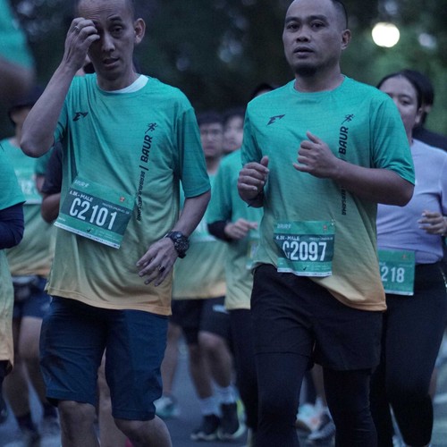 Race photo from BAUR RUN 2025
