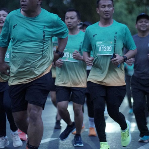Race photo from BAUR RUN 2025