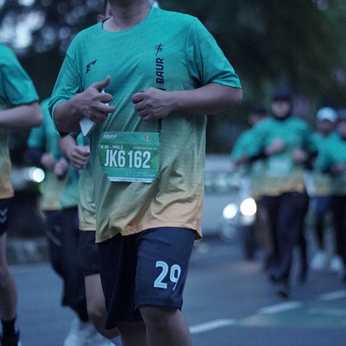 Race photo from BAUR RUN 2025