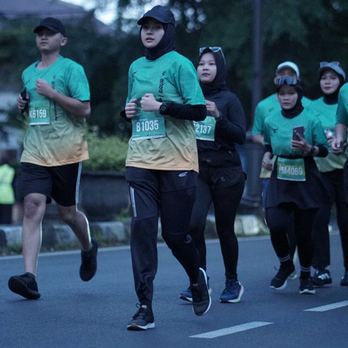Race photo from BAUR RUN 2025