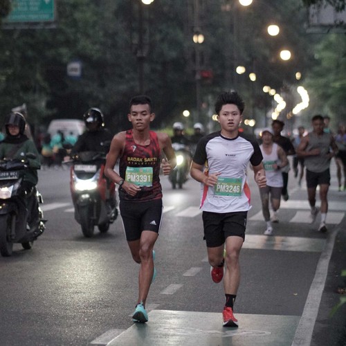 Race photo from BAUR RUN 2025