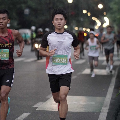 Race photo from BAUR RUN 2025