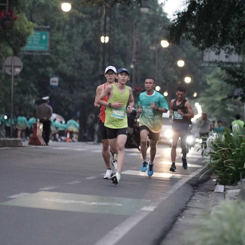 Race photo from BAUR RUN 2025