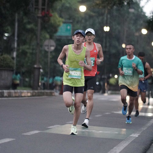 Race photo from BAUR RUN 2025