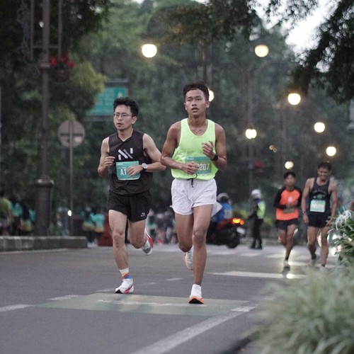 Race photo from BAUR RUN 2025