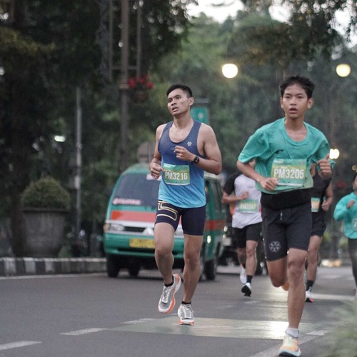 Race photo from BAUR RUN 2025