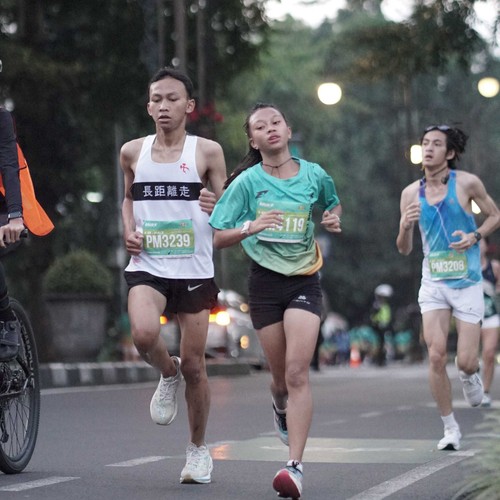 Race photo from BAUR RUN 2025